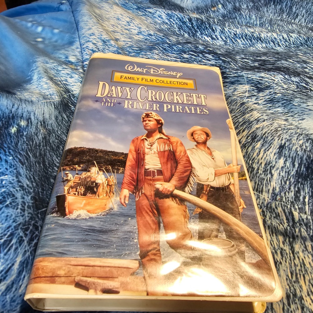 Disney Davy Crockett and the River Pirates VHS Fess Parker Clamshell Vintage